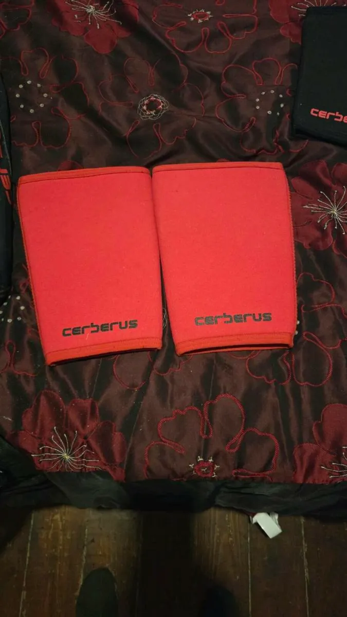Weightlifting gear - Image 2