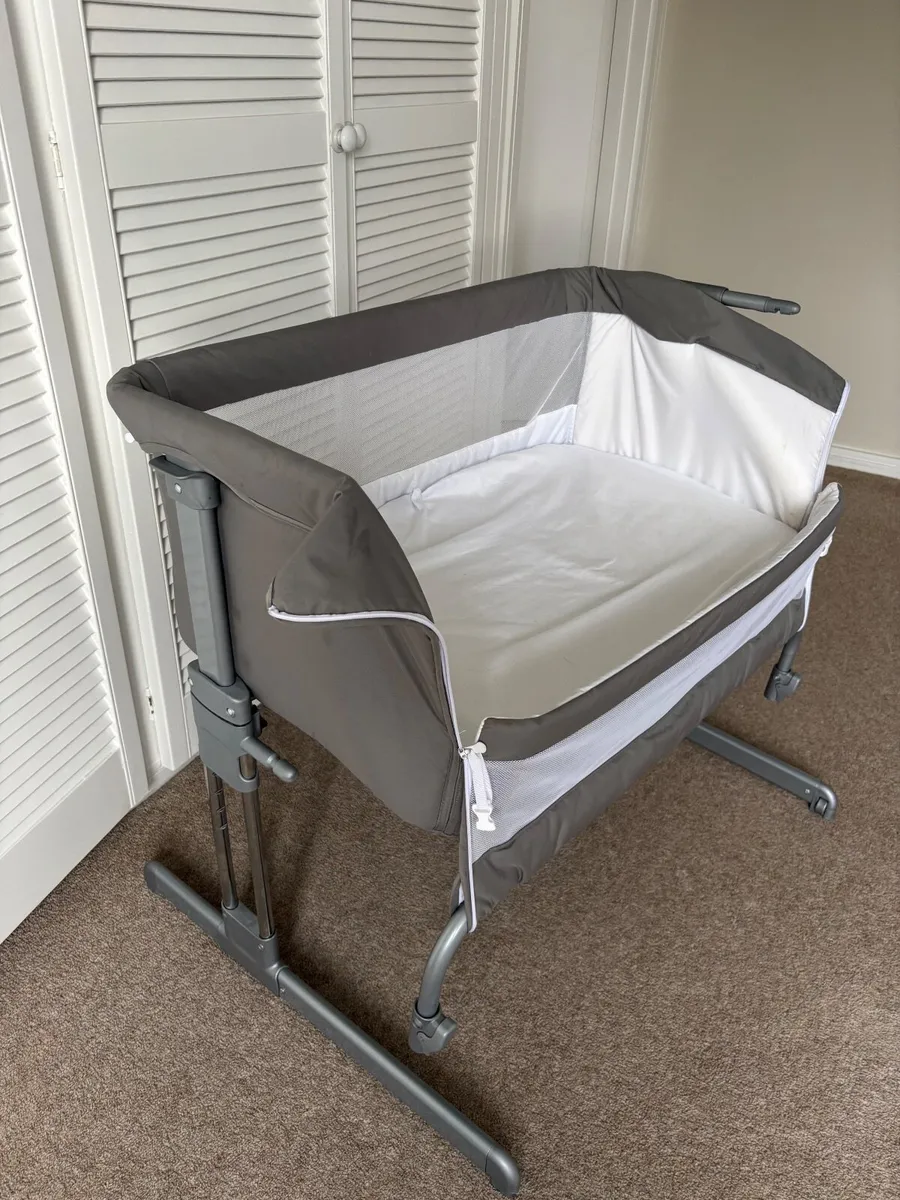 Safety 1st Bedside Crib - Image 3