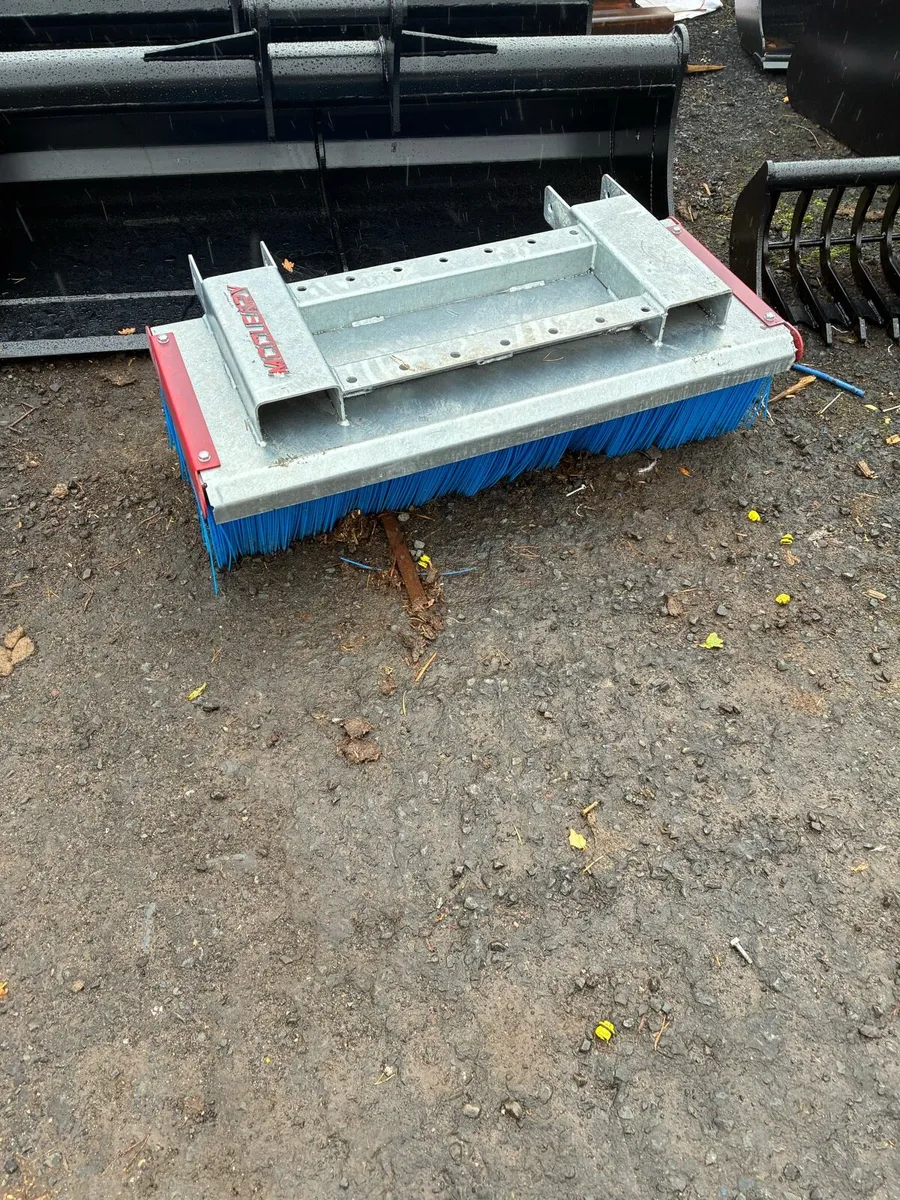 6ft Sweeper brush 10 row bristles - Image 3