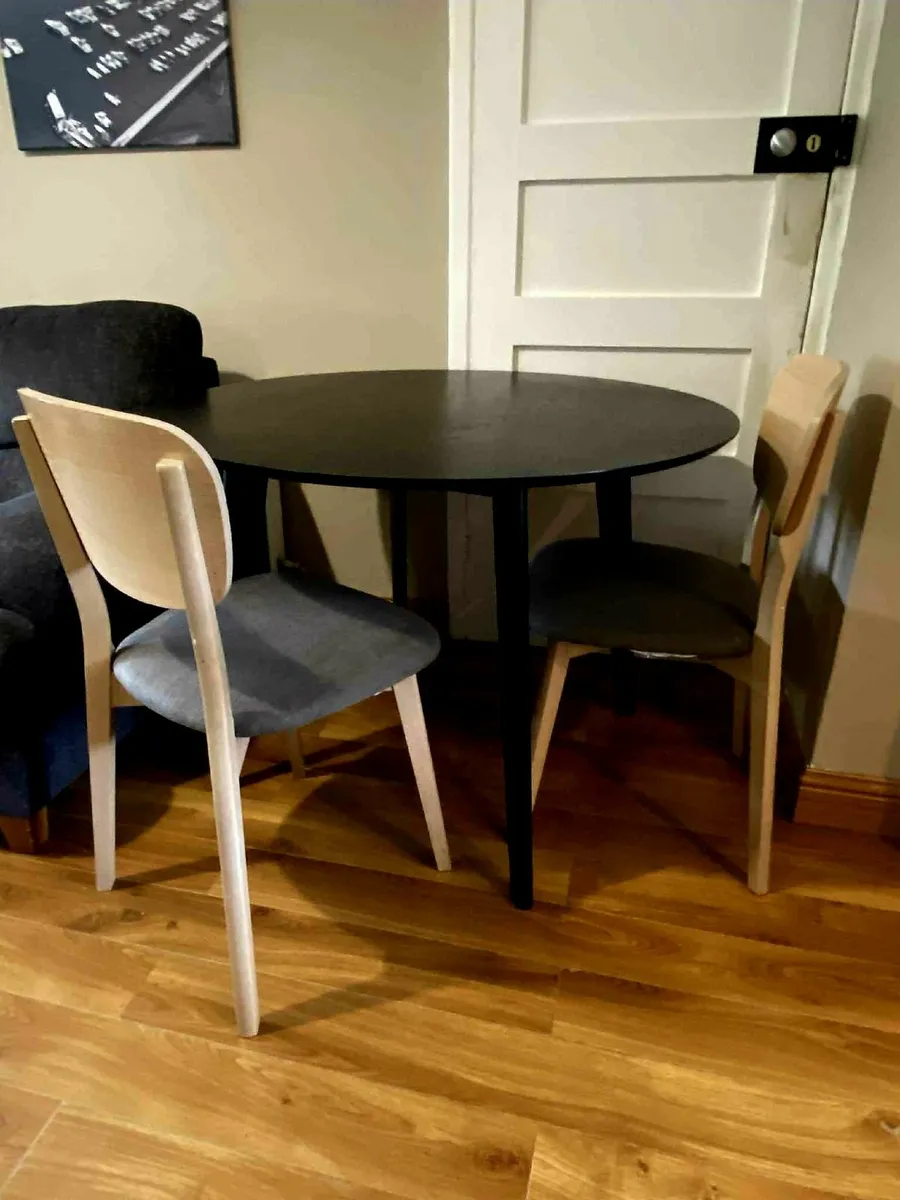 Dining table and 4 chairs - Image 1