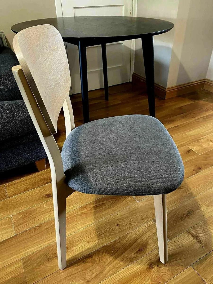 Dining table and 4 chairs - Image 4