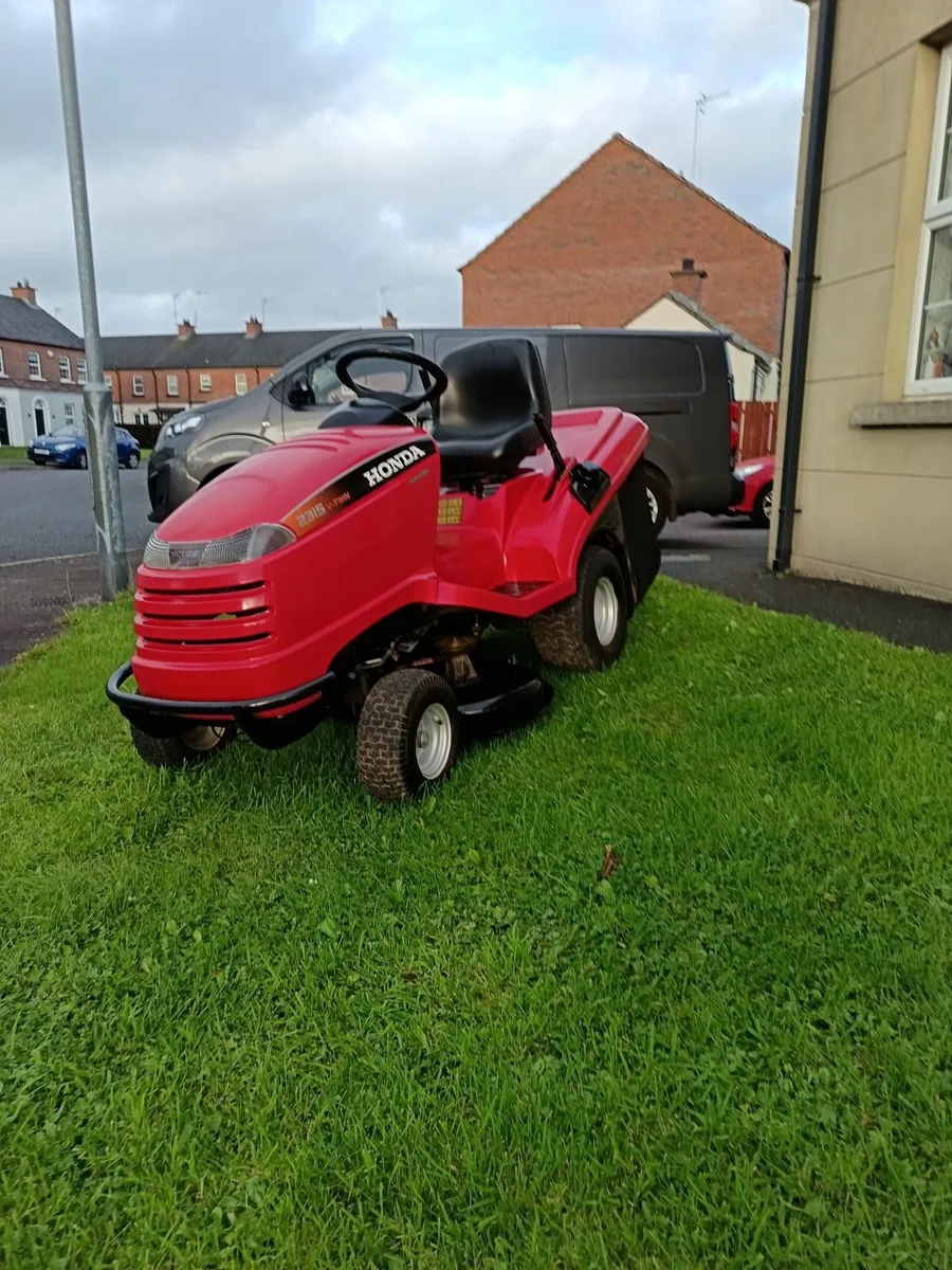 Honda ride on lawnmower - Image 2