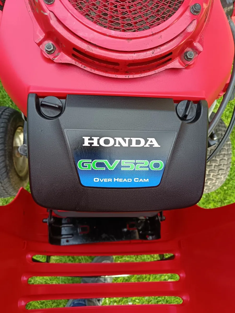 Honda ride on lawnmower - Image 3