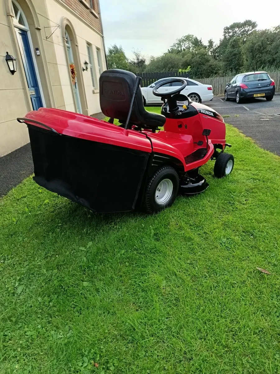 Honda ride on lawnmower - Image 4