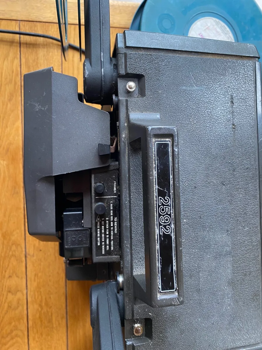 Bell&Howell 16mm Film Projector - Image 2
