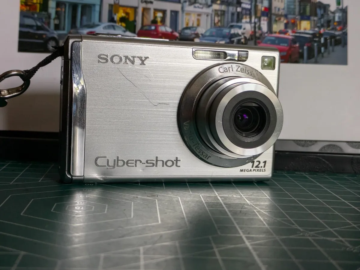 Sony Cyber-shot 12MP CCD 🎨 💥 digital compact 📸 - Image 1