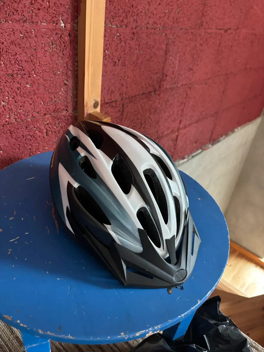 Cycling helmet - Image 2