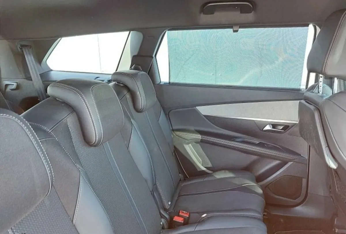 Peugeot 5008 2022 - Image 2