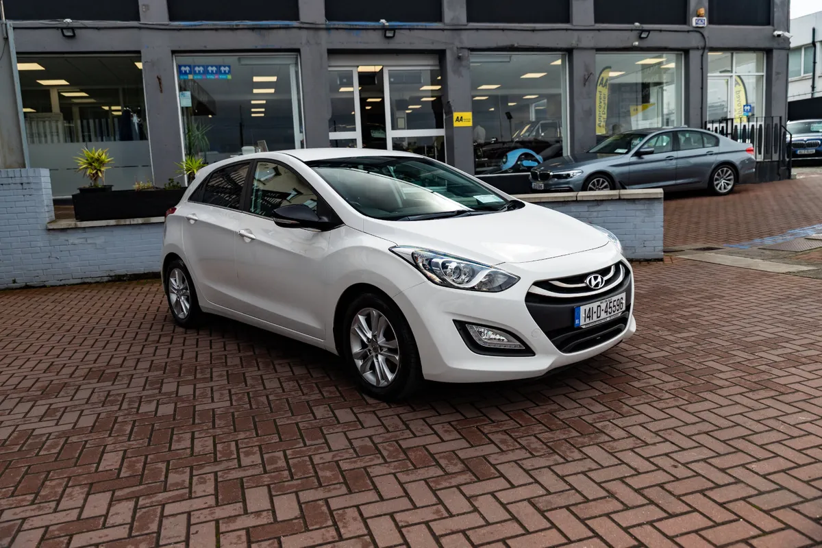 Hyundai i30 1.4 T-GDI SE EDITION 100BHP 5DR HATCH - Image 1