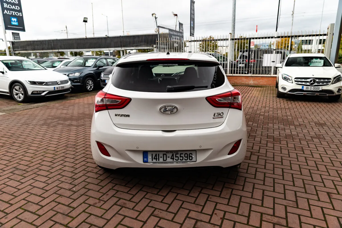 Hyundai i30 1.4 T-GDI SE EDITION 100BHP 5DR HATCH - Image 4