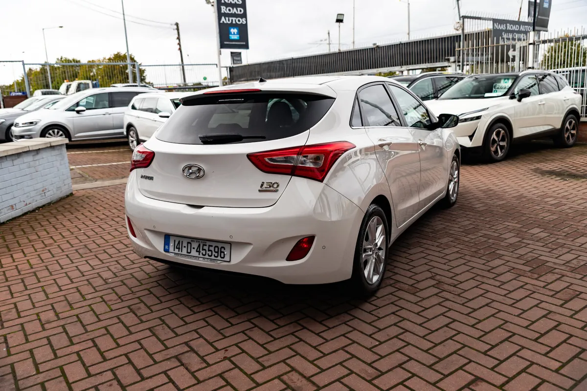 Hyundai i30 1.4 T-GDI SE EDITION 100BHP 5DR HATCH - Image 3