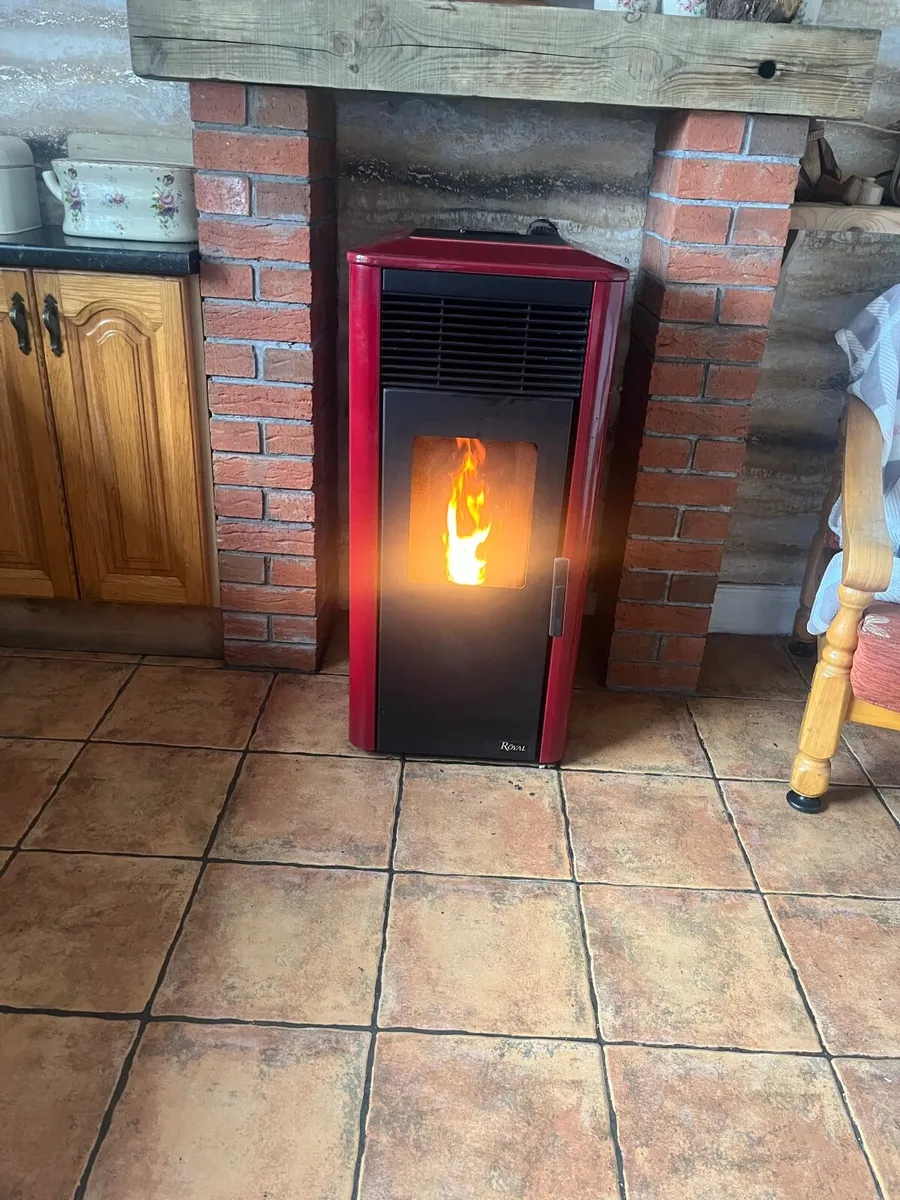 Wood pellet stove - Image 1