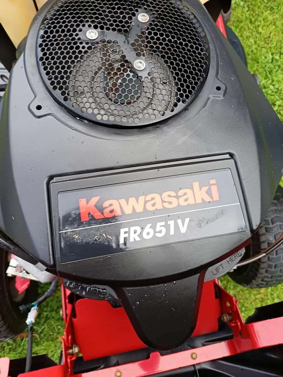 Kawasaki ride on lawnmower - Image 3