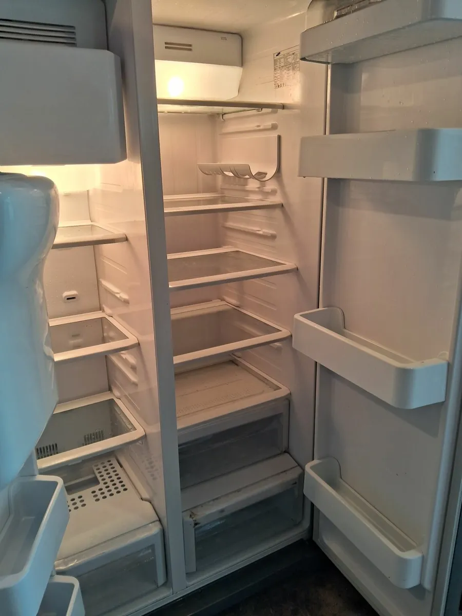 SAMSUNG AMERICAN FRIDGE AND FREEZER - Image 3