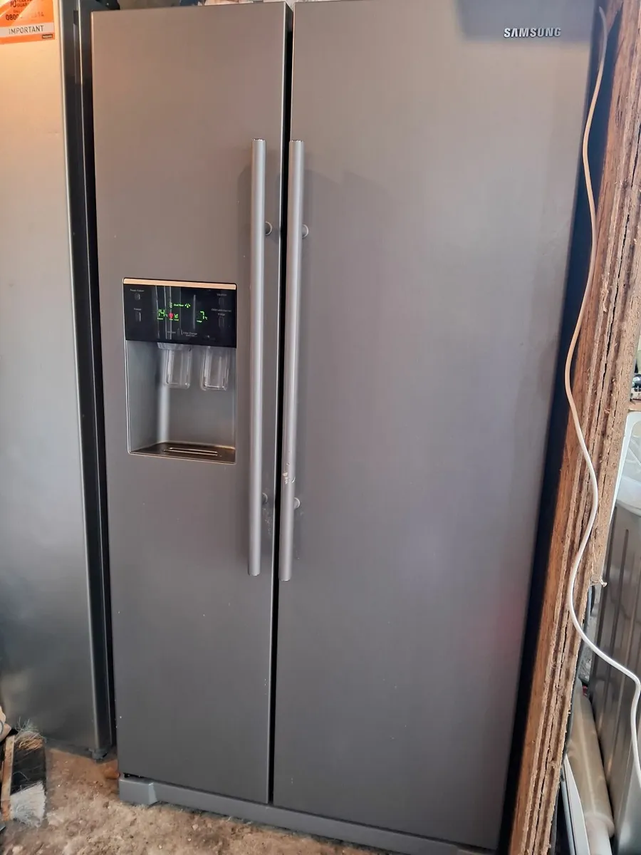 SAMSUNG AMERICAN FRIDGE AND FREEZER - Image 1