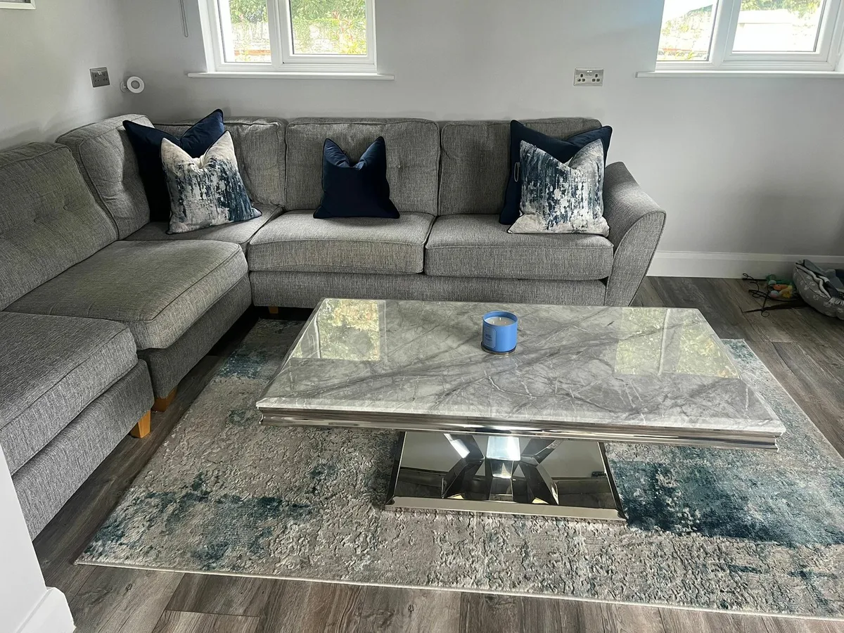 Kitchen table and coffee table - Image 2