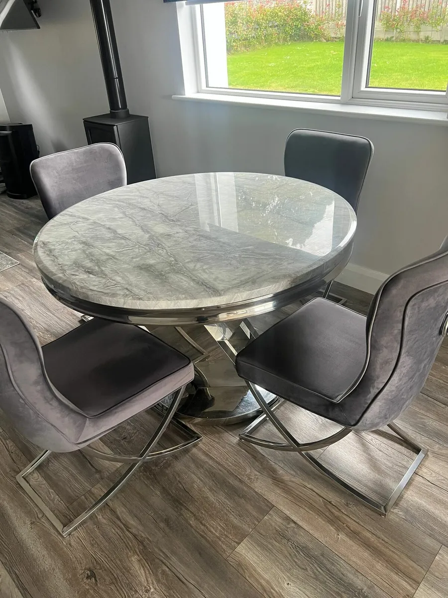 Kitchen table and coffee table - Image 1