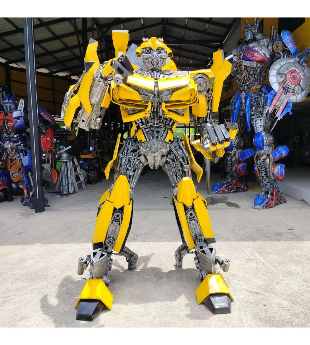 Giant Bumblebee statue