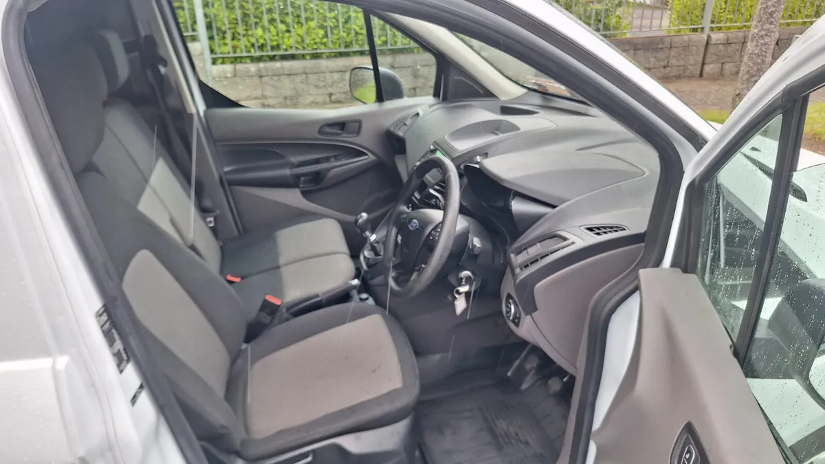 Ford Transit Connect 2022 - Image 2
