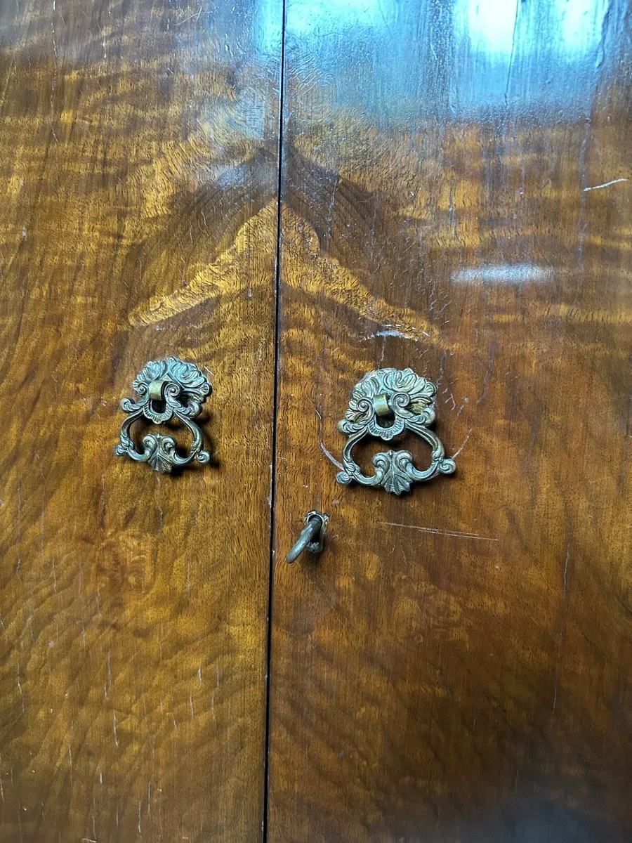 Cabinet - Image 3