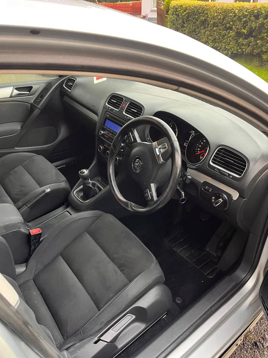 Volkswagen Golf 2010 - Image 2