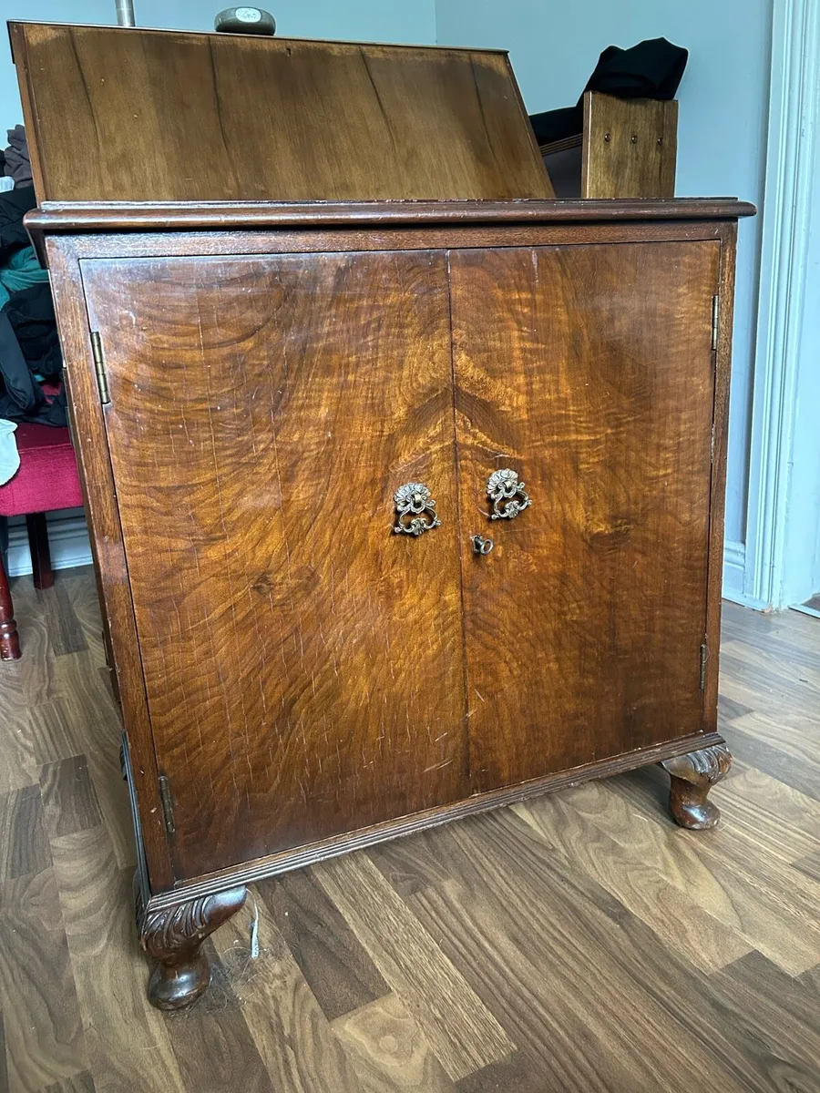 Cabinet - Image 1