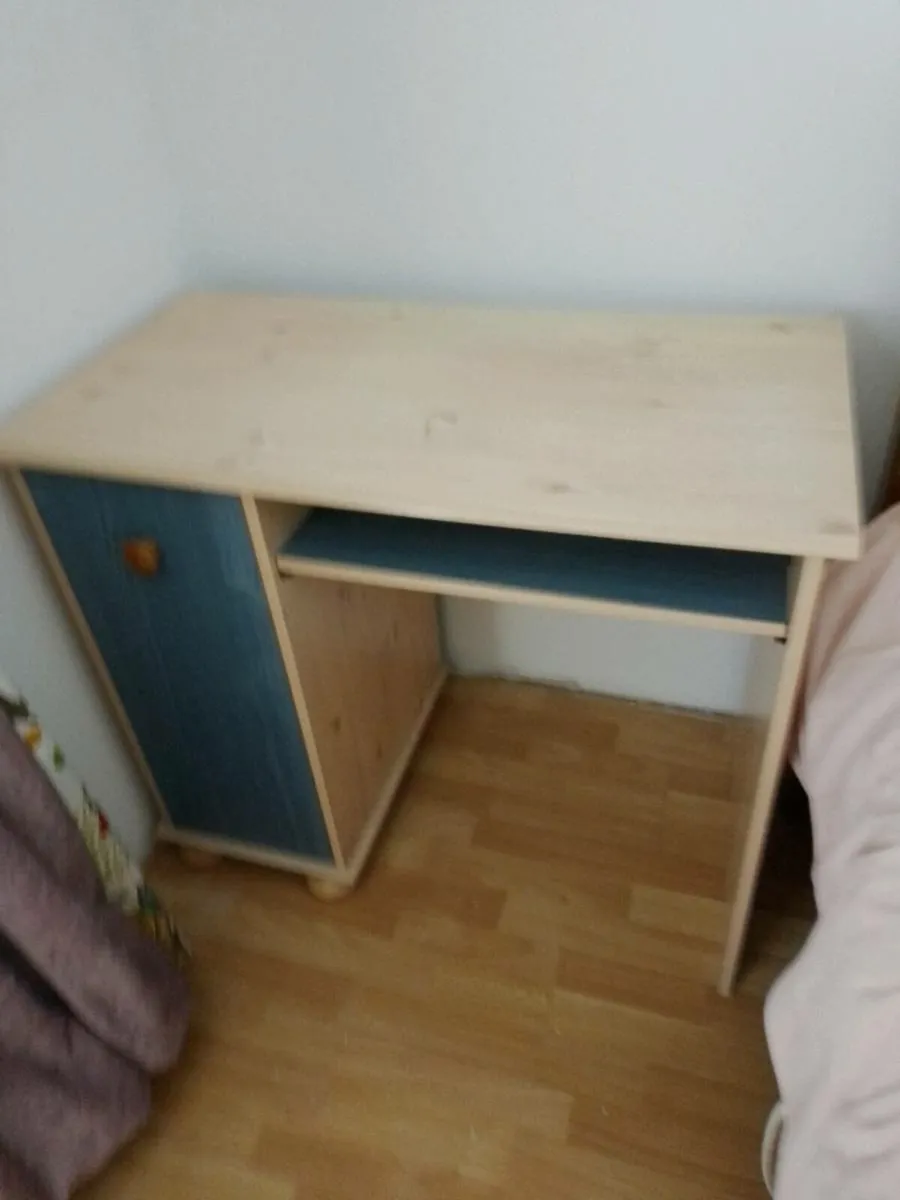 Desk - Image 3