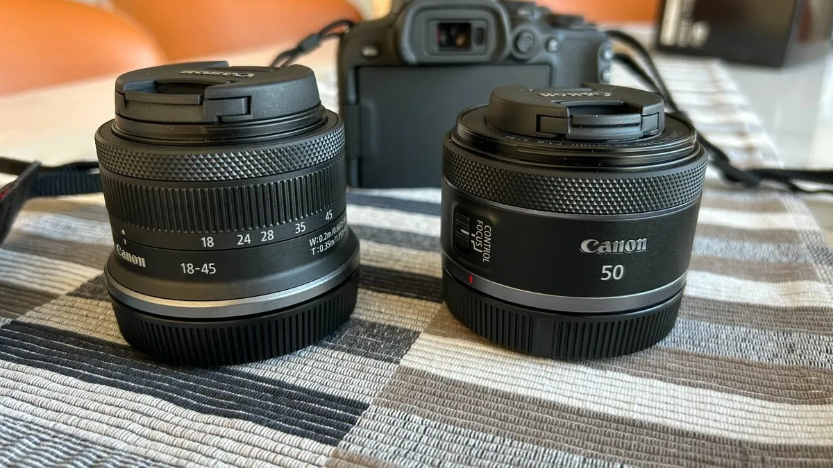 Canon EOS R10 + 2 Lenses || RF-S 18-45mm + RF 50mm - Image 4