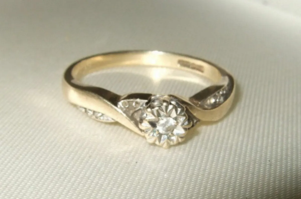 Vintage Hallmarked Diamond 9ct Gold Ring - Image 3