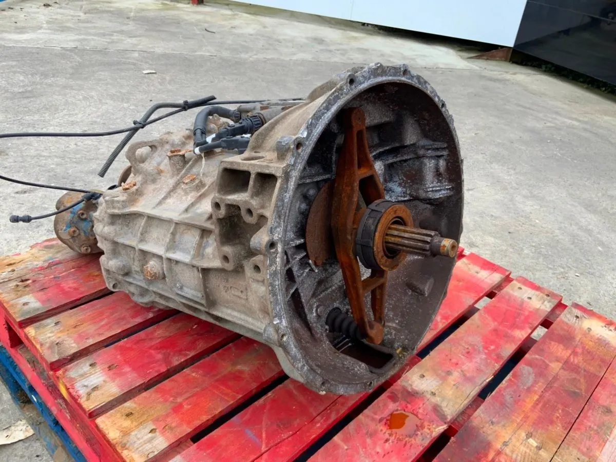 Iveco Euro Cargo 6 Speed Automatic Gearbox. - Image 4