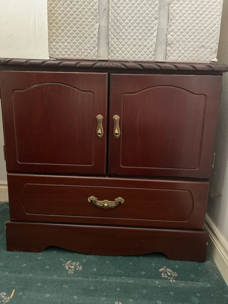 Cabinet - Image 1