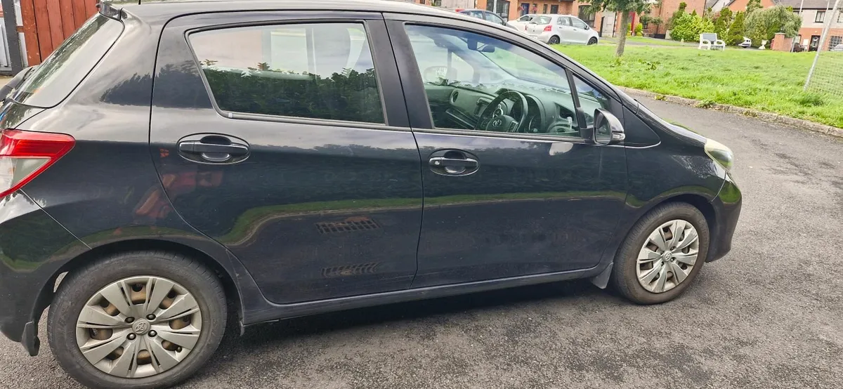 Toyota Yaris 2012 - Image 3