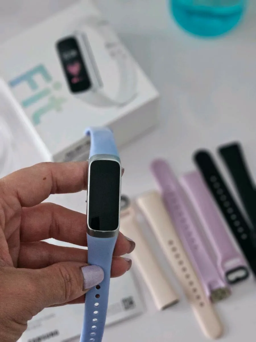 Samsung fit watch - Image 4