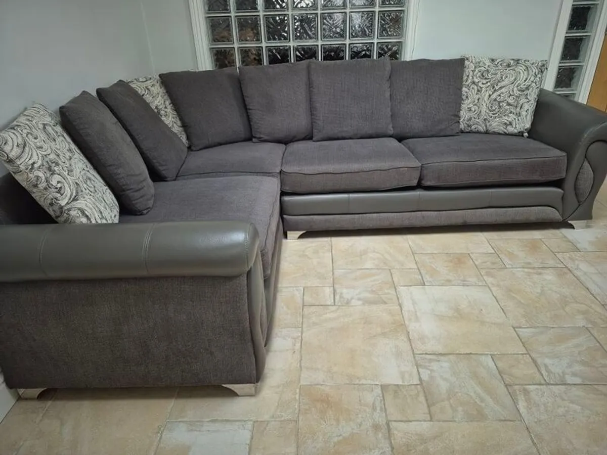 sofa - Image 2
