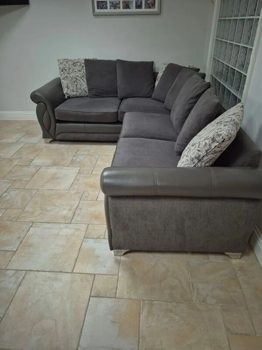 sofa - Image 3