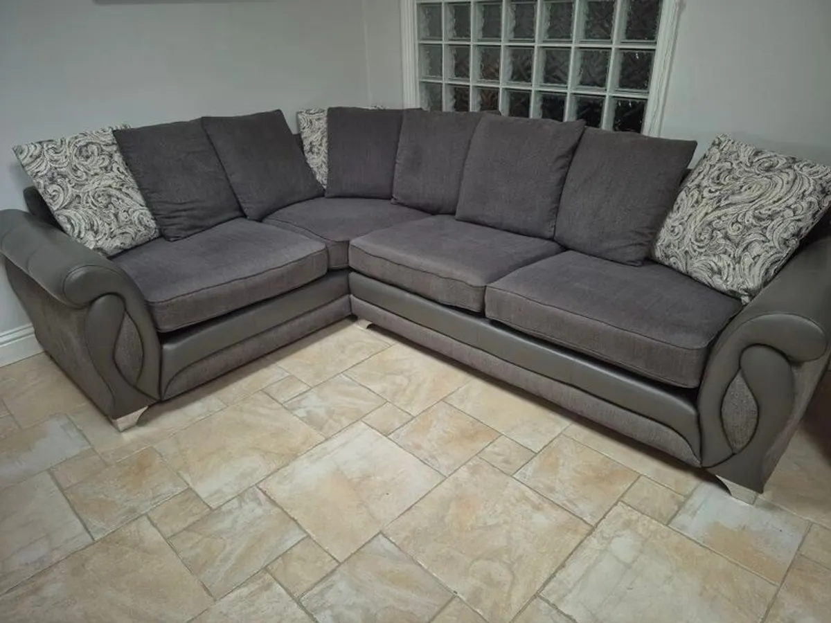 sofa - Image 4