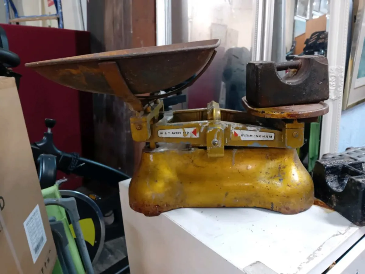 Vintage Avery Shop Scales