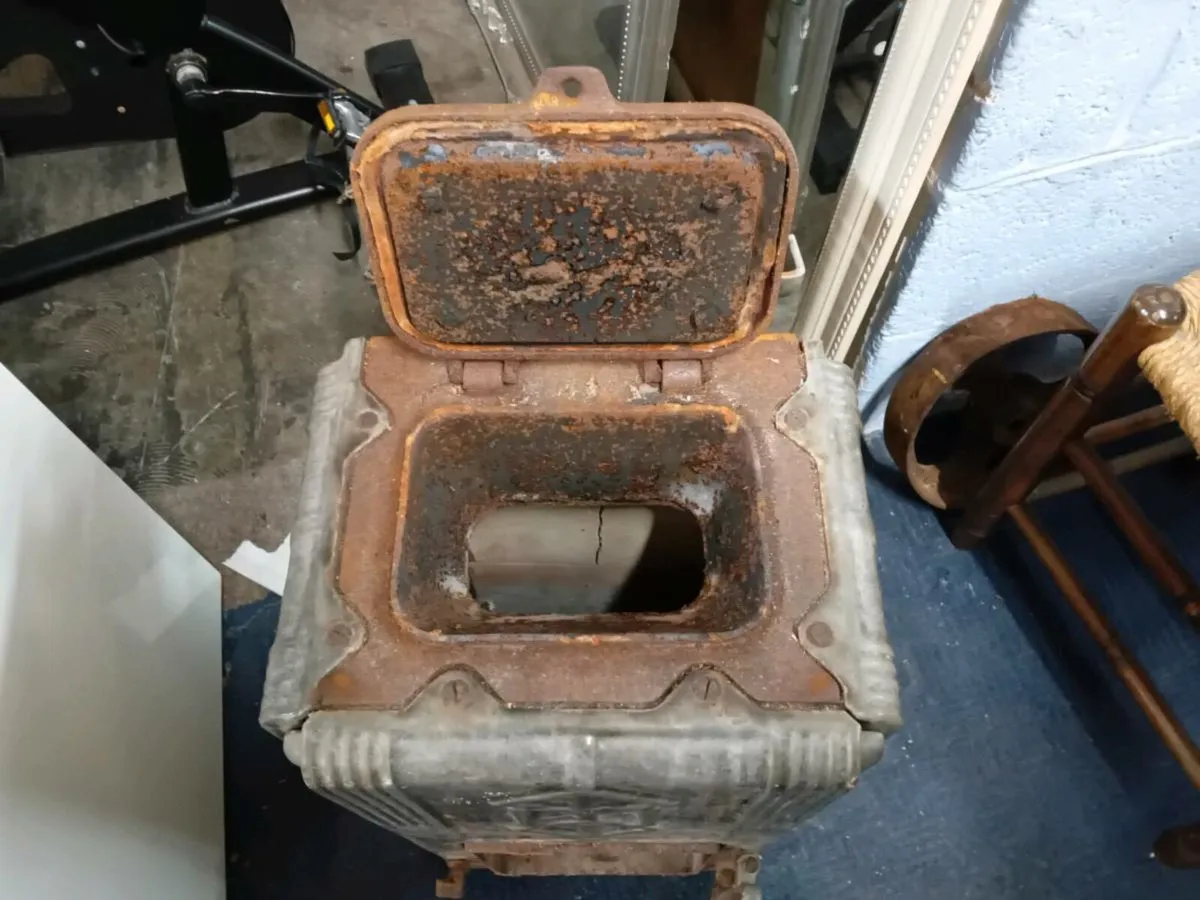 Vintage French Enamel Wood Burning Stove - Image 3