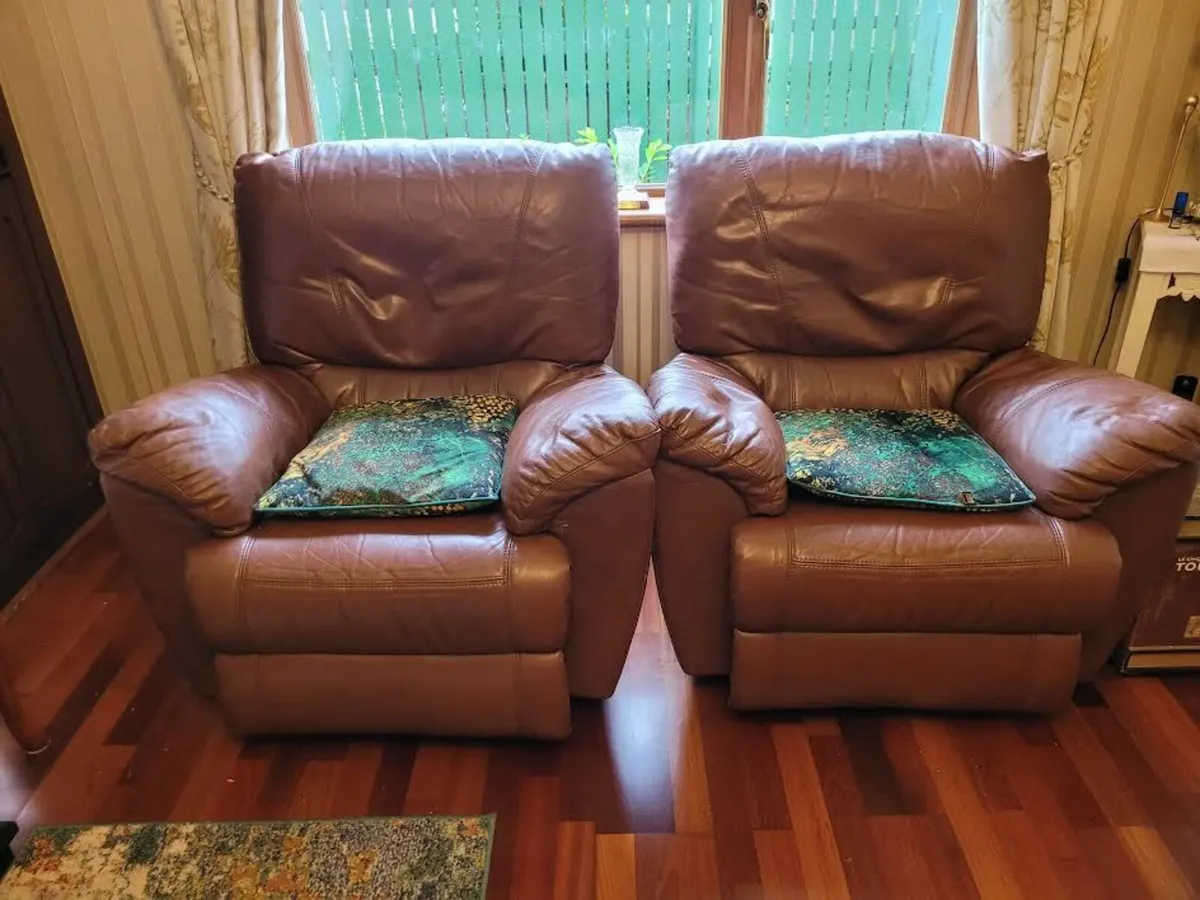 Couch and two Chairs (Recliners) - Image 4