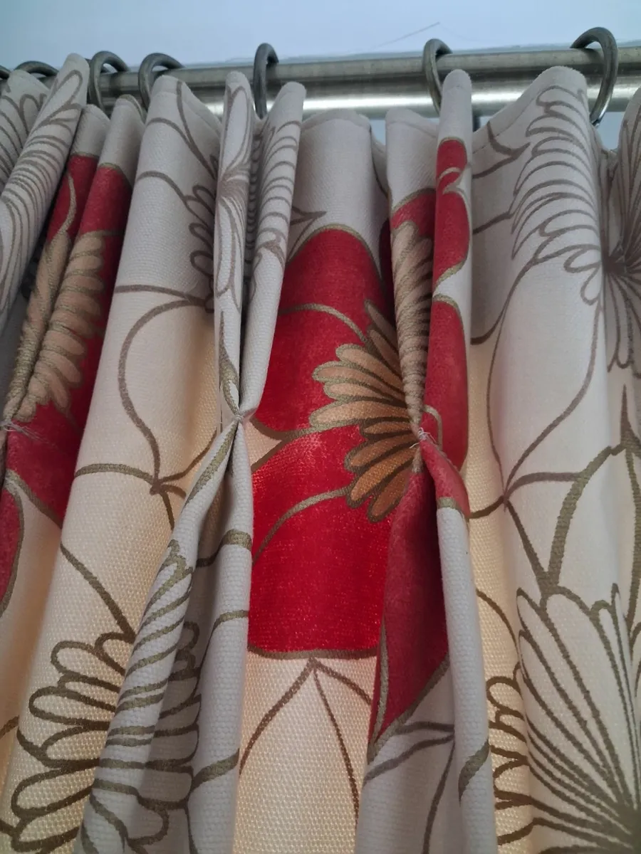 Curtains - Image 3