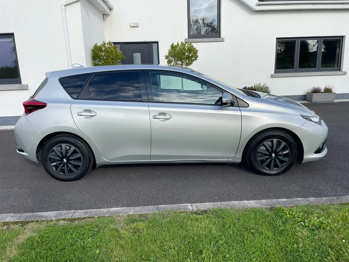 Toyota Auris Van - Image 3