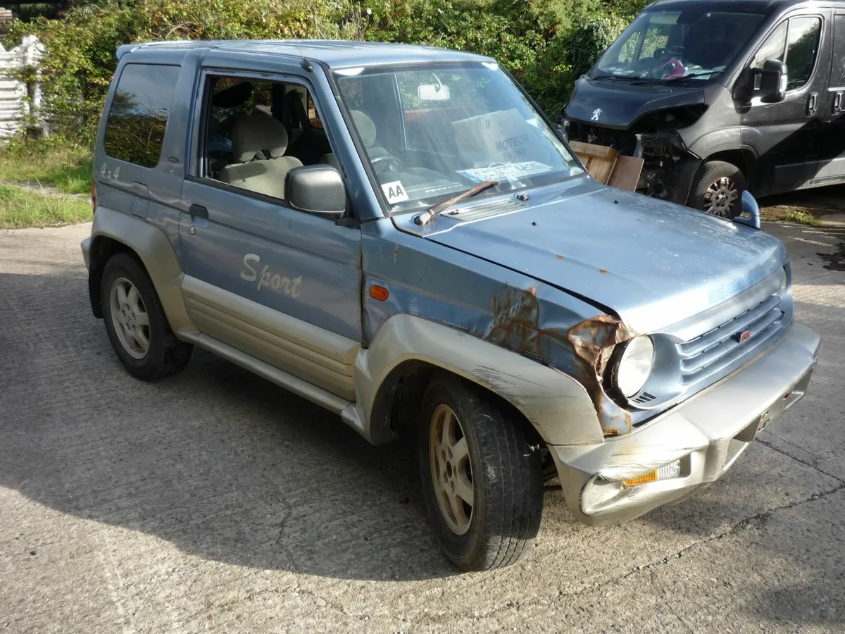 4x4 Hi/Low Pajero Junior 5spd 1.1L - Image 2