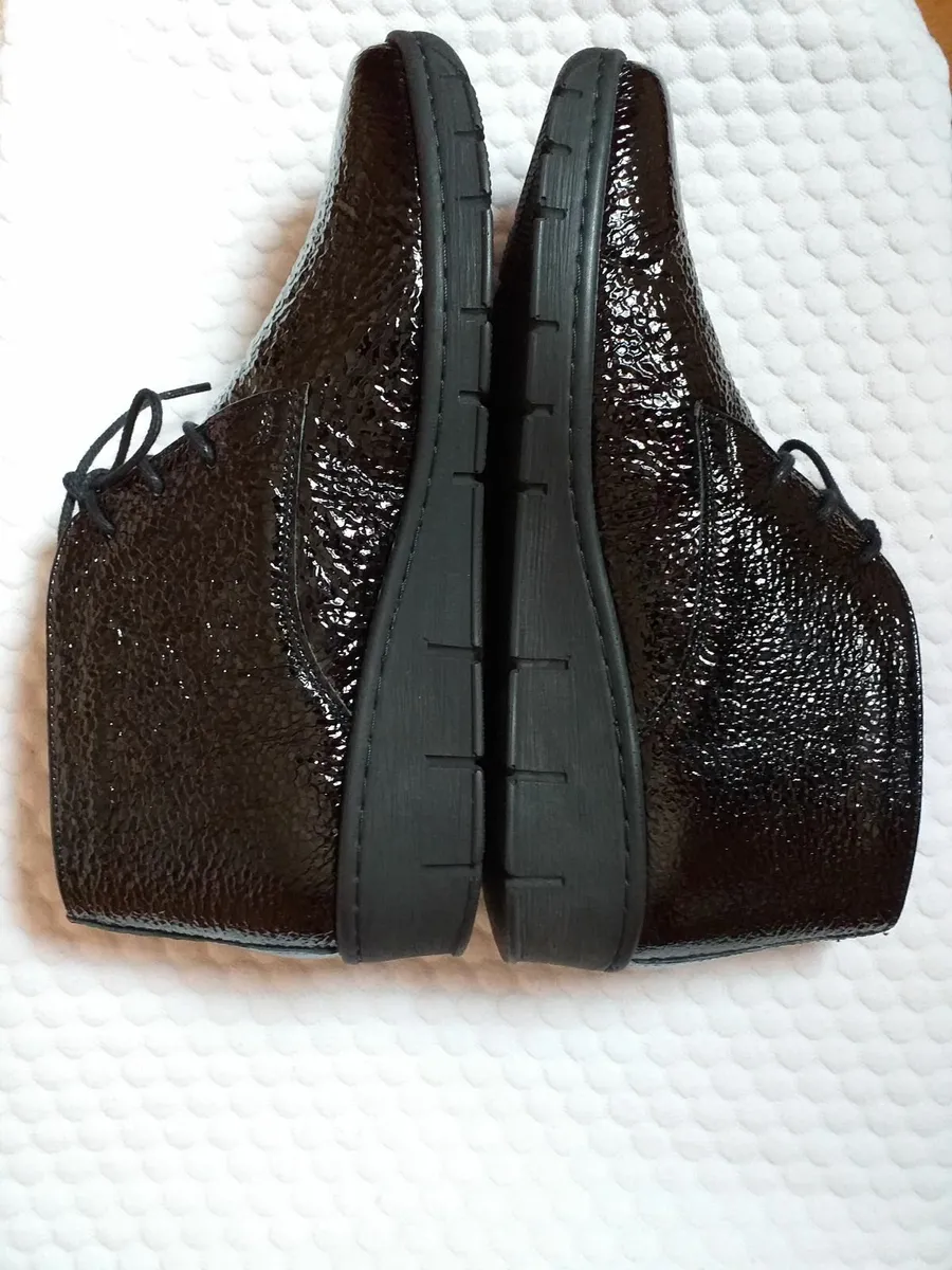 LADIES' SOFTMODE'  BOOTS-SIZE 5 (38) - Image 2