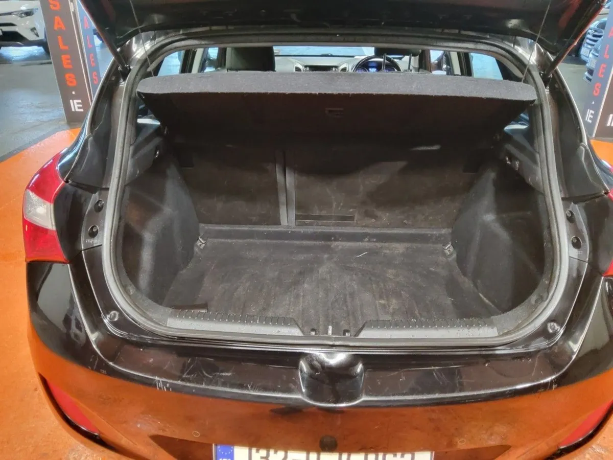 Hyundai i30 1.6 Diesel Deluxe - Image 4