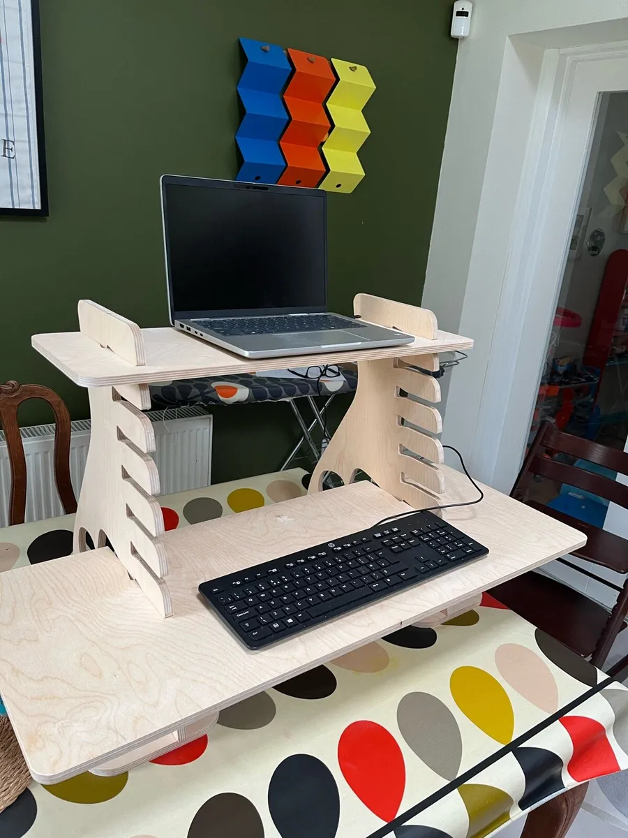 Standup desk - Flying elephant - Image 1