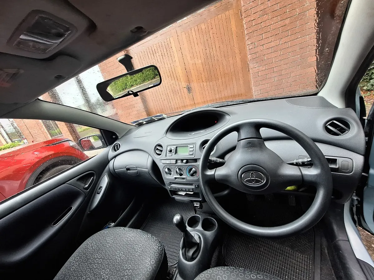 Toyota Yaris 2004 - Image 3