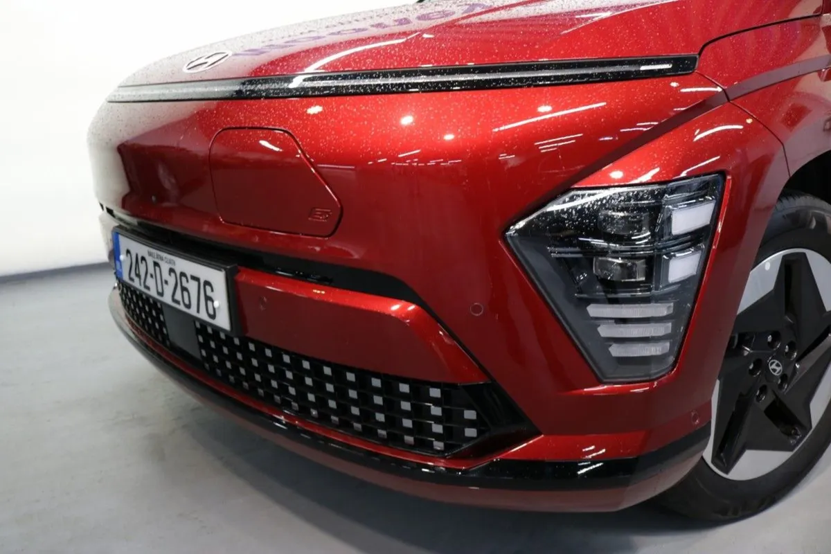 Hyundai Kona Kona EV Platinum 2 Tone 65kwh - EX D - Image 3