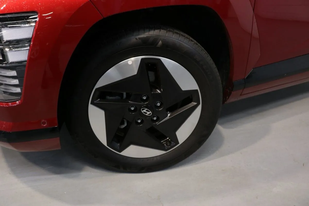 Hyundai Kona Kona EV Platinum 2 Tone 65kwh - EX D - Image 4