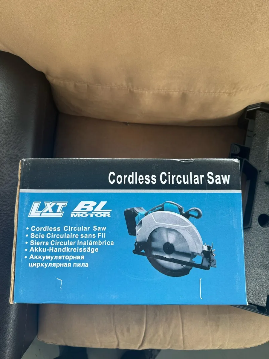 Cordless circular saw - Image 1