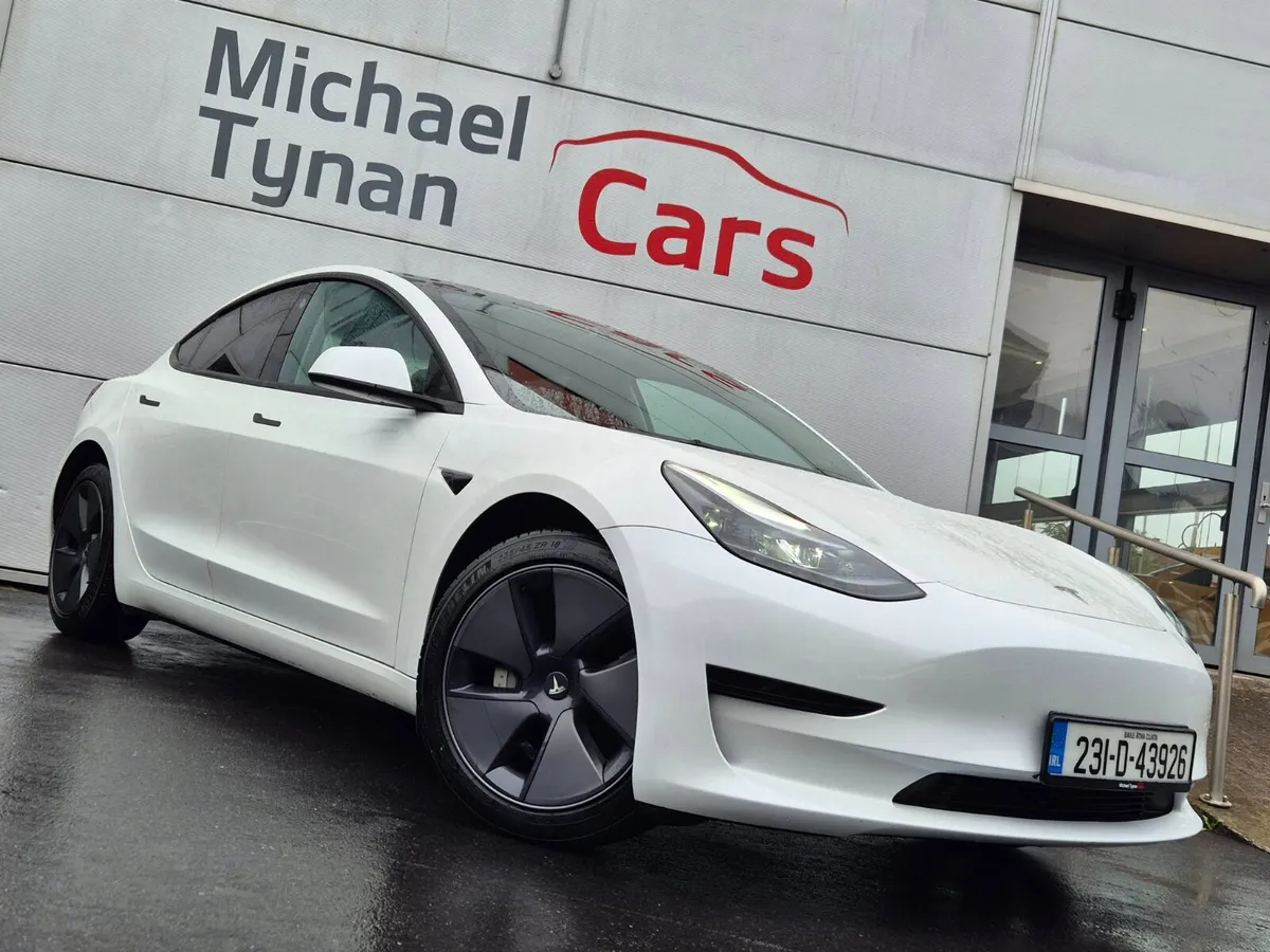 2023 Tesla 3 Standard, Black Leather, CarPlay - Image 2